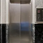 Center - Large 2 Bedroom *