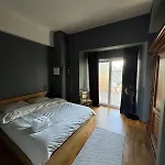 Center - Large 2 Bedroom *