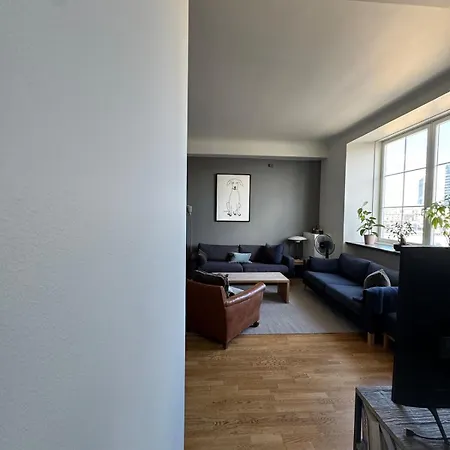Center - Large 2 Bedroom