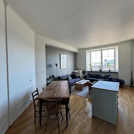 Center - Large 2 Bedroom Apartman