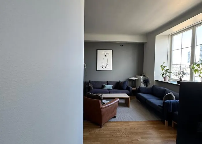 Center - Large 2 Bedroom